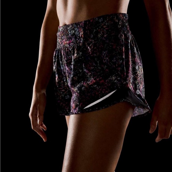Lululemon Hottie hot 2.5 high rise short - Picture 1 of 6